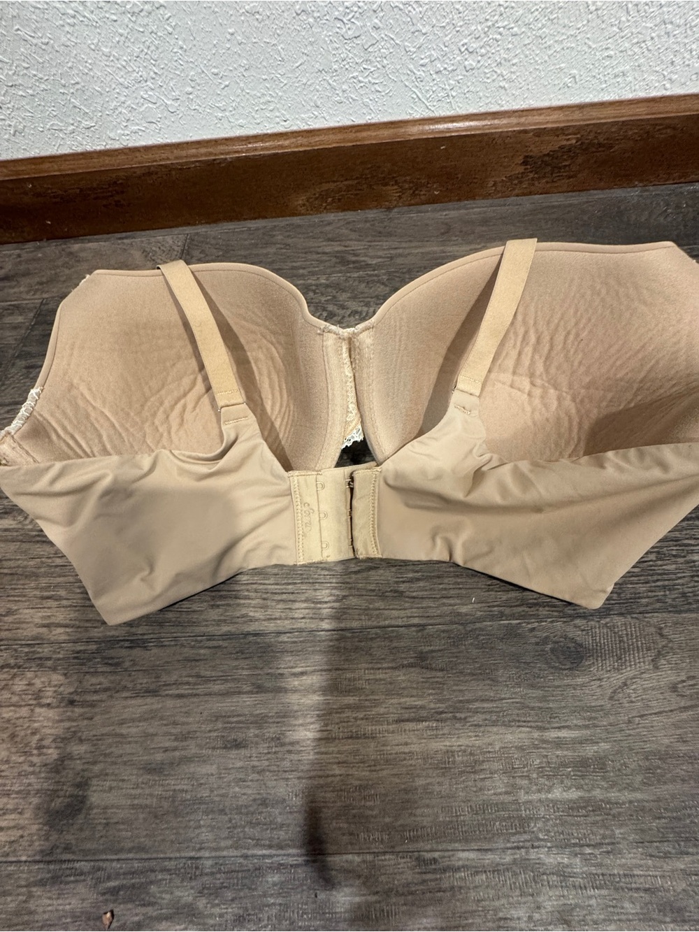 Soma Beige T-Shirt Bra with Cream Lace Trim. 38DD. Gently used - Picture 3 of 5